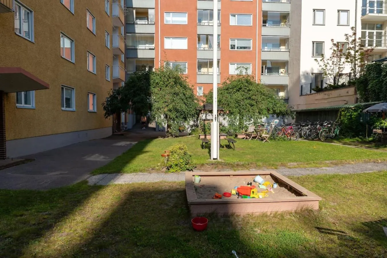 Bright, Lush And Comfortable Apartment In Kallio Helsinki