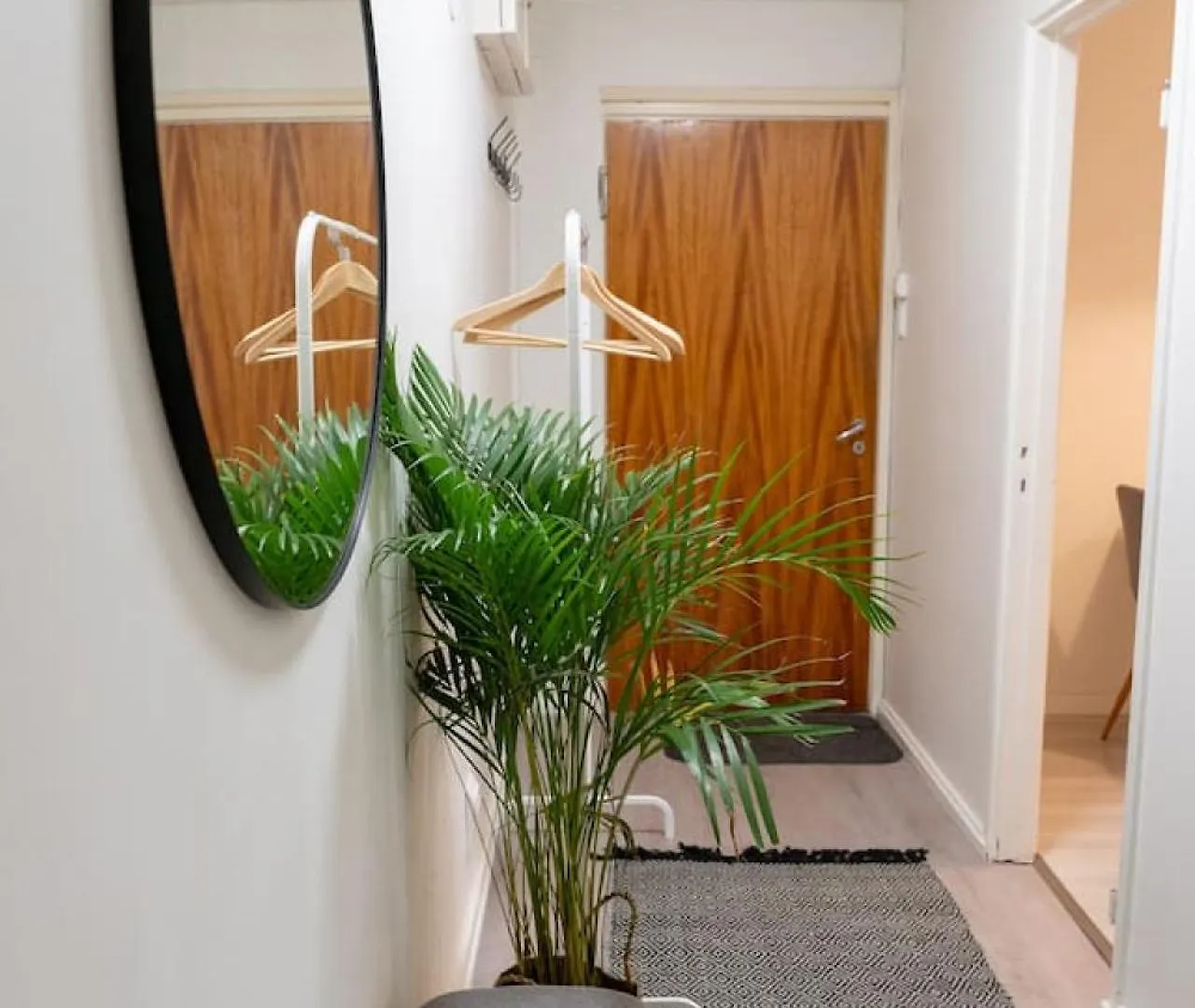 Bright, Lush And Comfortable Apartment In Kallio Helsinki