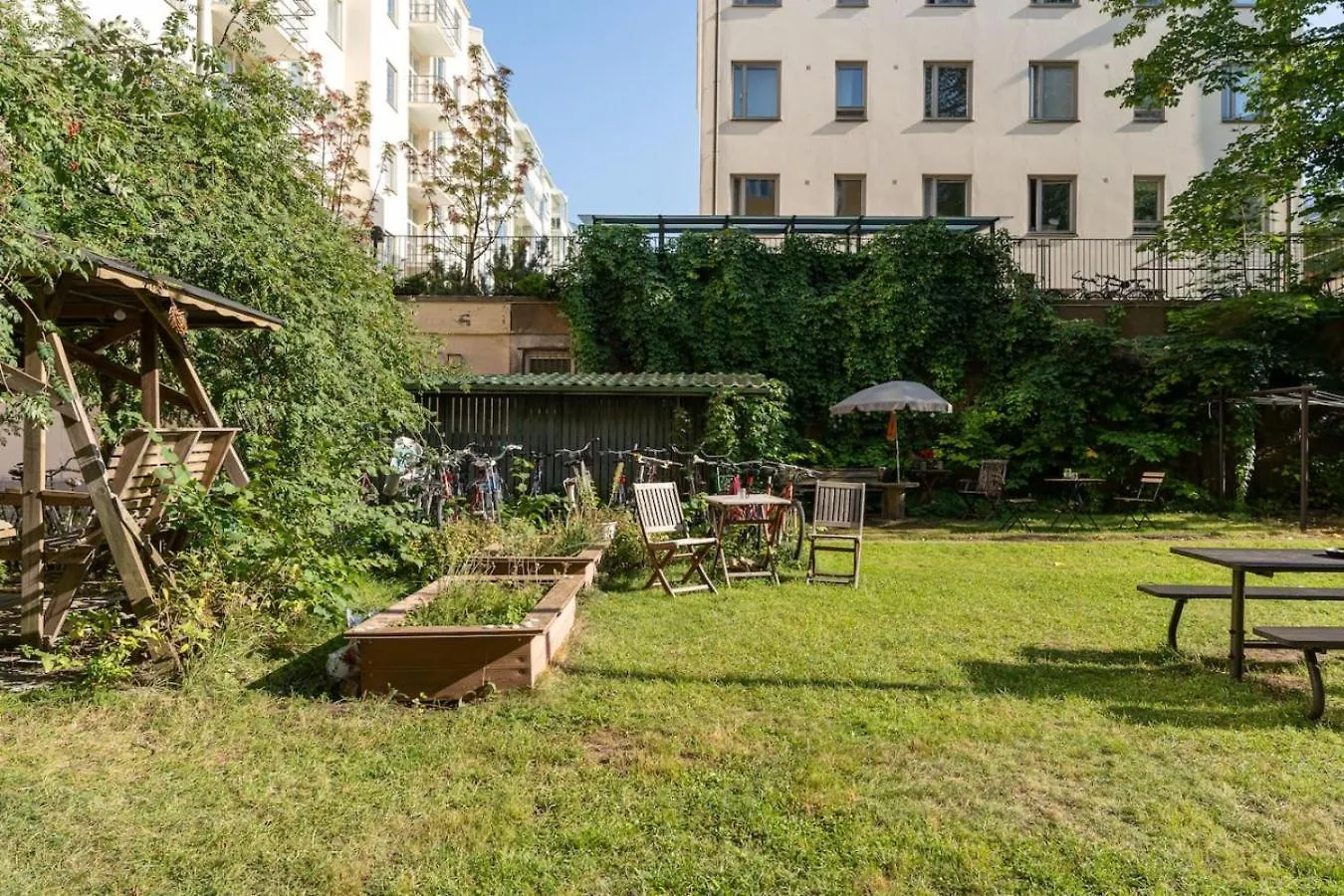 Bright, Lush And Comfortable Apartment In Kallio Helsinki