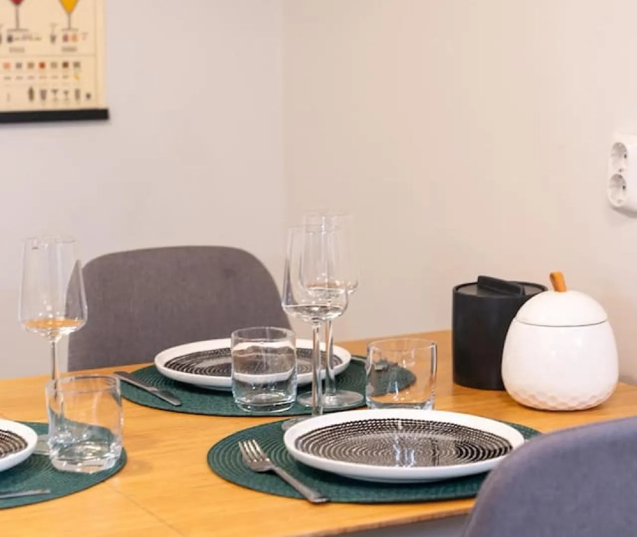 Bright, Lush And Comfortable Apartment In Kallio Helsinki