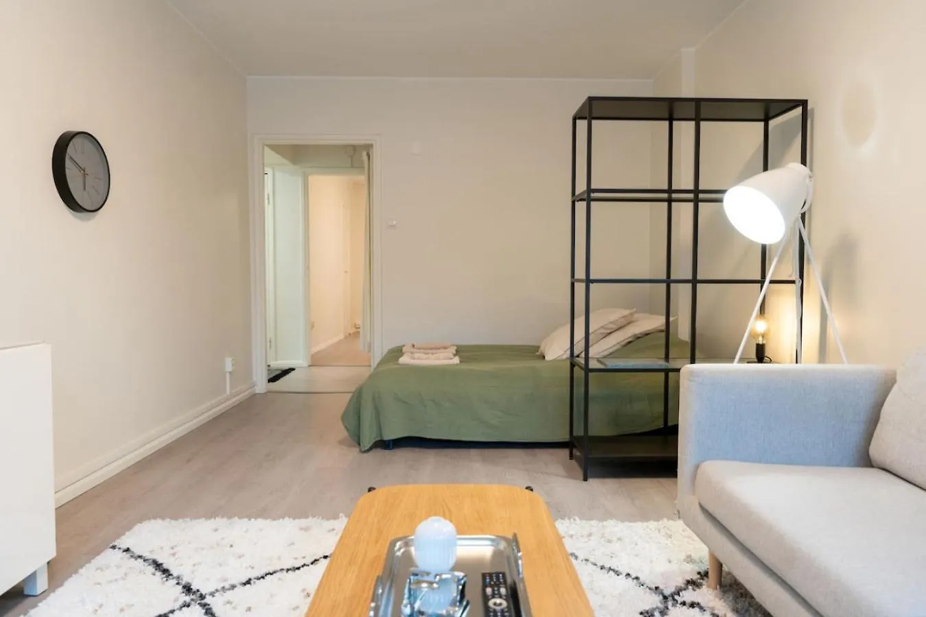 Bright, Lush And Comfortable Apartment In Kallio Helsinki