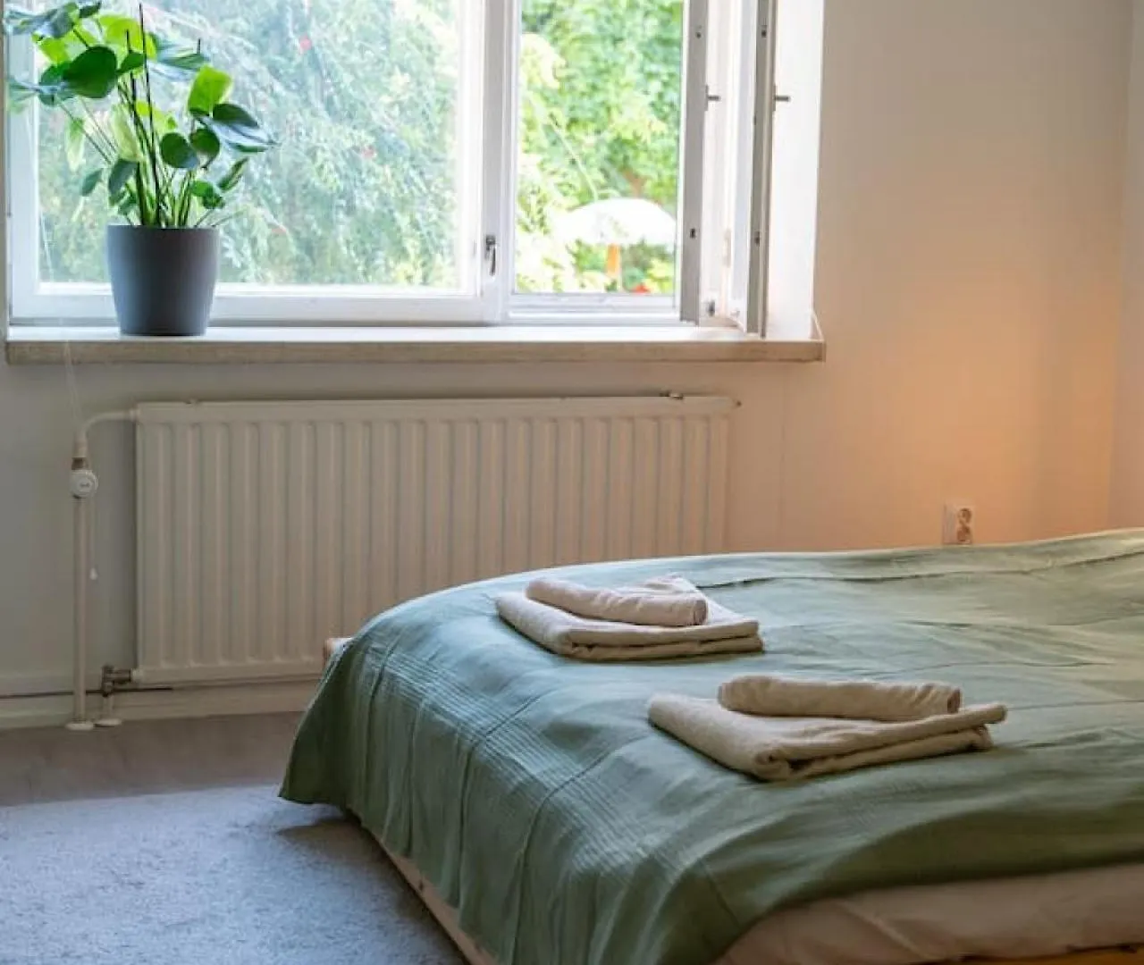 Bright, Lush And Comfortable Apartment In Kallio Helsinki