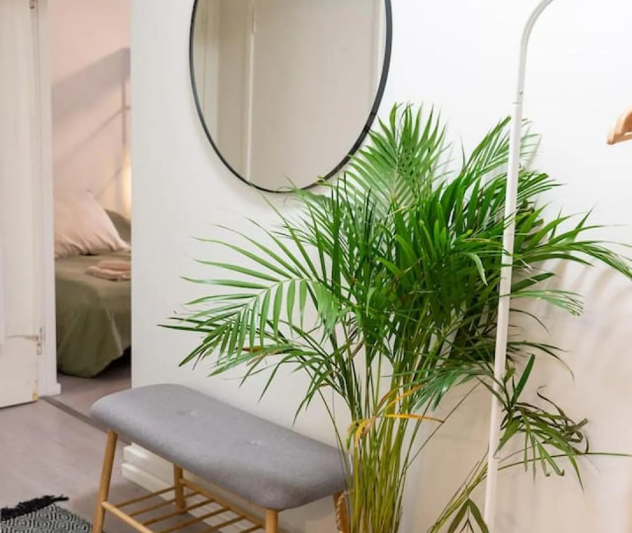 Bright, Lush And Comfortable Apartment In Kallio Helsinki Finland